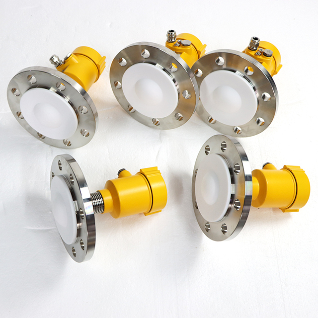 LCD Display Radar Level Gauges for Measuring Oils Chemical Solvents Mounting on Tank Flange Connection Wide Range Measurement