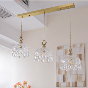 Restaurant rétro français avec trois petits lustres, lampes en verre de comptoir d'îlot de style américain moderne japonais pour maison d'hôtes - Product Image 3