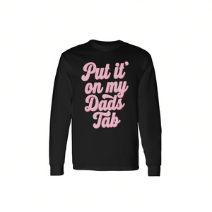 Camiseta de manga larga Put It On My Dads Tab con texto rosa y cuello redondo negro - Product Image 2
