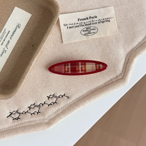 Nuevo Pasador de Pelo Rojo Estilo Dulce para Niñas, Diseño de Animales a Cuadros Rojo Beige, Pinza de Pelo de Plástico con Forma de Corazón y Flor - Product Image 5