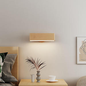 Veilleuse LED à commande tactile, base en bois, blanc chaud 2700K, alimentée par piles, IRC 90, durée de vie 25000 heures, intensité réglable, forme tulipe, pour chambre à coucher - Product Image 1