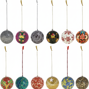 Décorations suspendues pour arbre de Noël Ornements en papier mâché Lot de 12, Taille de la boule: 7.62 cm par AYANS - Product Image 1