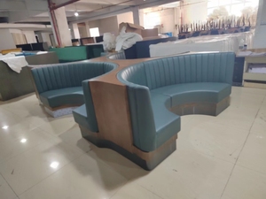 Asientos Tapizados en Cuero, Bancos Curvos para Restaurantes, Bares y Salas de Estar - Product Image 3