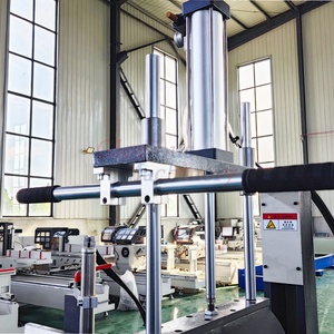 Machine de découpe de fenêtres à 1 tête avec commande PLC, pour profilés en aluminium et plastique, et presse automatique pour portes - Product Image 2