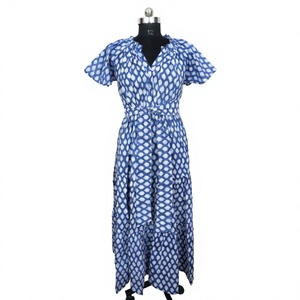 Magnifique Robe Midi Imprimée Numérique Florale à Col en V et Boutons, Lavable, Confortable pour Femme, Idéale pour les Fêtes, le Quotidien et les Voyages, Taille Naturelle - Product Image 1