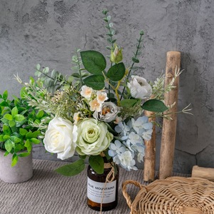 Bouquet de roses et d'hortensias artificiels CallaFloral, à tenir à la main, pour mariage, décoration de la maison, tissu tissé en plastique CF02002 - Product Image 1