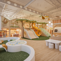 Conception de centre de jeux intérieur avec structure en bois naturel, toboggan arboré, marché et pentes douces pour les centres de jeux pour enfants