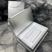 Boîtes d'expédition en carton argenté haut de gamme sur mesure, emballages magnétiques avec logo imprimé, boîtes cadeaux avec logo au design premium
