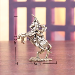 1 pièce, petite figurine artisanale en laiton, motif <span class=keywords><strong>Chevalier</strong></span> et Cheval, pour bureau, salon, meuble à vin, décoration de bureau, figurine de thé ou décoration de voiture - Product Image 2