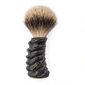 Pinceau à raser haut de gamme en corne de buffle polie, imperméable, avec poils de blaireau véritable et manche en forme d'animal, pour rasage humide classique - Product Image 1
