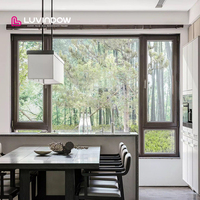 Ventanas Oscilobatientes de Aluminio y Madera con Aislamiento Térmico y Diseño de Rejilla para Proyectos de Viviendas de Madera
