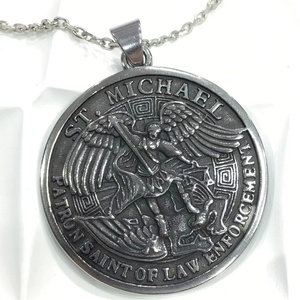 Pendentif classique vintage en acier inoxydable plaqué or avec motif croix, Saint patron, pour homme chrétien, Christopher Michael Archangel - Product Image 3