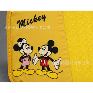 Material para la fabricación de bolsas con estampado de Mickey, serigrafía, diseño personalizado y acabado de superficie. - Product Image 1