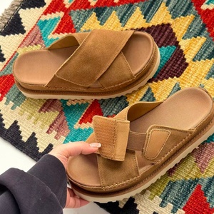 Sandales Birkenstock en daim marron pour l'été, avec broderie croisée et fermeture Velcro, antidérapantes, idéales pour les femmes en tenue décontractée professionnelle. - Product Image 4