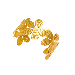 Bracelet ouvert en forme de fleur de haute qualité Bracelet Bracelet en acier inoxydable plaqué <span class=keywords><strong>or</strong></span> <span class=keywords><strong>18</strong></span> <span class=keywords><strong>carats</strong></span> résistant au ternissement bijoux en métal - Product Image 1