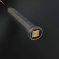Raquette de badminton professionnelle en fibre de carbone 4U légère de haute qualité Équipement de sport durable avec options souples et dures en PU à chaud