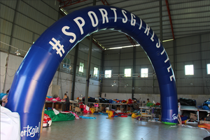 Arco deportivo inflable azul en oferta para fiestas comerciales al aire libre o eventos publicitarios. - Product Image 2