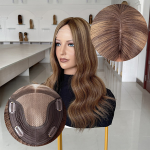 Topper de cheveux en soie 6x6,5'' avec base en dentelle, mèches brunes SBB #   Topper de cheveux humains européens de haute qualité pour femmes souffrant d'aloèsopatie - Product Image 5