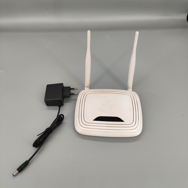 USED TP-LINK Wireless Router TL-WR840 N 300m High-speed WIFI Home Optical Fiber Amplifier English Version