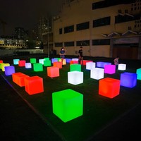 Lampe décorative LED cube pour jardin extérieur, télécommande sans fil, 16 couleurs variables, fonctionne sur piles, indice d'étanchéité IP54