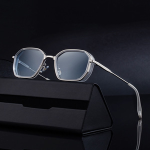 แว่นกันแดดทรงสี่เหลี่ยมใหม่สำหรับผู้ชายป้องกันรังสียูวี 400 กรอบพลาสติกและโลหะสีดำร่มกันแดดกลางแจ้งเลนส์คลาส 2 - Product Image 1