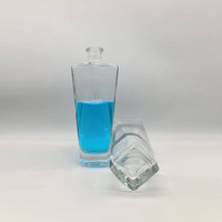 Langsung dari pabrik 500ml botol kaca persegi prisma kreatif berbentuk khusus untuk anggur atau Tequila dengan penyegel gabus