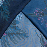 Tissu en jean imprimé Hortensia Lys 100% Lyocell Écologique Léger Décoloré Violet Bleu Motif Floral Couleurs Vives Garçons Filles