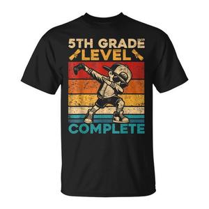 T-shirt de remise de diplôme pour garçon gamer, niveau 5e année, complet et amusant - Product Image 1