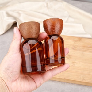 Flacon cosmétique vide en verre brun de 30 ml et 50 ml avec bouchon à vis et capuchon en bois, <span class=keywords><strong>pour</strong></span> <span class=keywords><strong>parfum</strong></span> et vaporisateur - Product Image 3
