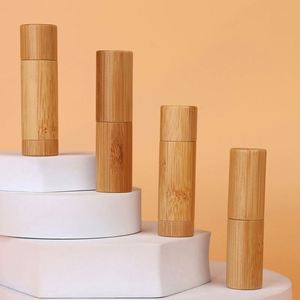 Produits uniques - Stick de soin pour les lèvres teinté et repulpant - Hydratant biologique - Protection solaire SPF 15 - Baume hydratant pour les lèvres pour femmes - Product Image 1