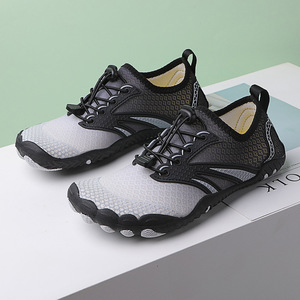 Chaussures aquatiques unisexes en maille à bout fermé avec semelle extérieure en caoutchouc respirantes pour l'été, la plage, le yoga, la plongée en apnée et la randonnée - Product Image 1
