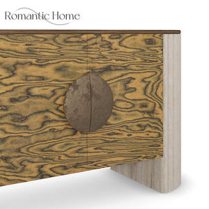 Meuble TV de luxe moderne en bois massif avec portes de placard à grain prononcé et pieds sculpturaux, console multimédia design pour villas - Product Image 6