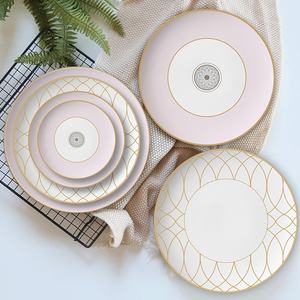 Assiette à dîner en porcelaine fine minimaliste moderne, vaisselle à bord doré, ensemble de quatre pièces rose, décoration et arrangement de banquet de mariage - Product Image 5