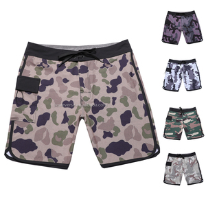 กางเกงขาสั้นชายแบบสปอร์ต แห้งเร็ว ยืดได้ ออกแบบใหม่ โลโก้สั่งทำพิเศษ เหมาะสำหรับเล่นกีฬา วิ่งจ๊อกกิ้ง ใส่ลำลอง ลายโปสเตอร์  สำหรับเล่นเซิร์ฟและชายหาด - Product Image 1