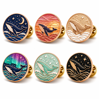 Vente en gros de breloques en émail personnalisées en forme de baleine de dessin animé, plaquées argent, avec paillettes, pour animaux marins, cadeau souvenir, couleur et forme personnalisables