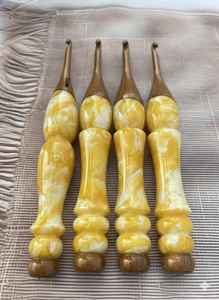 Crochets en résine et en bois durables, surface lisse, design ergonomique léger pour le tricot, le crochet et les projets d'artisanat - Product Image 5