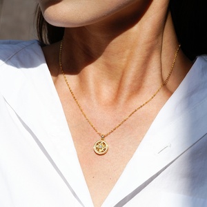 Collana con Pendente Vintage VANFI in Argento 925 con Moissanite D VVS, Catena Dorata Cinese, Motivo Girasole e Bussola dei Otto Tesori per Donna - Product Image 5