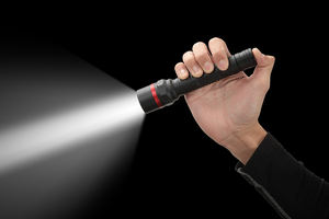 ไฟฉายพกพาอะลูมิเนียมสีดำด้านอุตสาหกรรม AA ความสว่าง 340 ลูเมนส์ ชาร์จผ่าน USB ไฟ LED กันน้ำระดับ IP66 พร้อมโลโก้สั่งทำ - Product Image 5