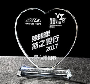 Cornice in Cristallo Personalizzata con Incisione Laser 2D a Forma di Cuore, Regalo in Cristallo 3D Personalizzato con Tema Amore - Product Image 4