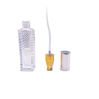 Desain Baru Pabrik Zibo 10Ml Botol Kaca Parfum Bening Ukiran Bunga dengan Tutup Penyemprot