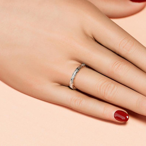 Anello Minimalista Bicolore con Micro Pavé per Donna, Elegante e Versatile, Ornamento per Dito Indice - Product Image 4