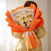 Bouquet de roses tricotées à la main en fil dégradé, cadeau pour l'anniversaire de votre petite amie, mariage, fleurs éternelles, décoration intérieure
