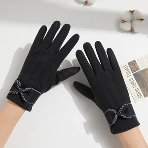 Gants de I-0060 femmes automne et hiver en peluche mitaines chaudes et charmantes résistant au froid de gants d'équitation à écran tactile en peluche - Product Image 4