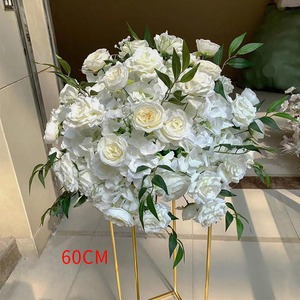 Bouquets de mariage de roses blanches de style européen Corsage d'église Arrangement de fleurs élégant pour les mariages de Noël et de Pâques en plein air - Product Image 6
