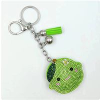 Porte-clés en forme de fruit de dessin animé vert lime, orné de strass scintillants et de pompons, pendentif suspendu de haute qualité, best-seller