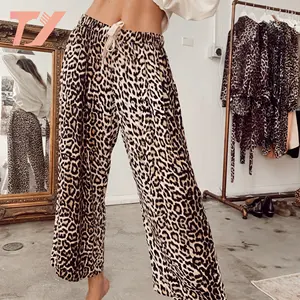Toptan yuvarlak boyun kısa kollu Loungewear leopar baskı PJ seti kadınlar için artı boyutu pijama