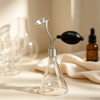 Flacon de dégustation polyvalent avec finition laiton pour les stands de dégustation de café, de liqueurs et de parfums