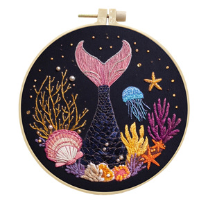 Kit de broderie DIY Queue de Sirène avec cerceaux à broder, fils, aiguille à poinçon et point de croix - Product Image 2