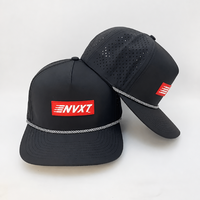 Casquette de sport blanche imperméable à trous découpés au laser, avec logo brodé personnalisé, patch en caoutchouc, pour homme, en polyester, avec cordon, haute performance