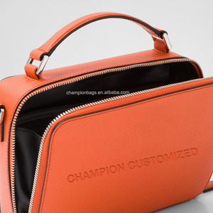 Bolso <span class=keywords><strong>bandolera</strong></span> de cuero saffiano PU con logotipo personalizado para <span class=keywords><strong>hombre</strong></span>, <span class=keywords><strong>bandolera</strong></span> cuadrada con cremallera y logotipo para <span class=keywords><strong>hombre</strong></span> - Product Image 2